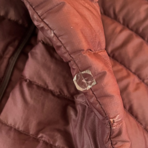 Very Worn Patagonia Maroon Down Puffy Jacket Womens Médium - Picture 5 of 5